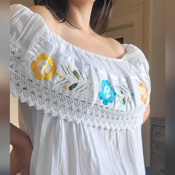 📣2 for $35‼️ Embroidered & Lace White Multi-colored Peasant Top Yellow & Blue - Picture 5 of 6